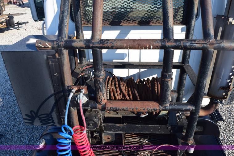 image for item E6154 1993 International 8100 winch truck