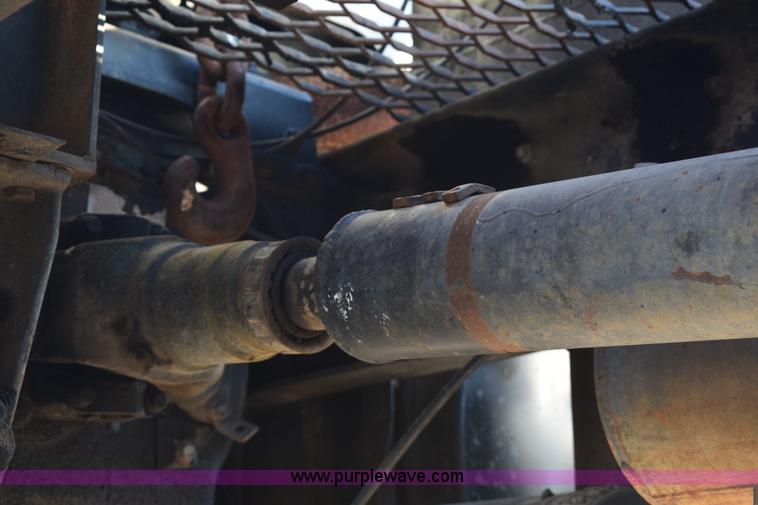 image for item E6154 1993 International 8100 winch truck