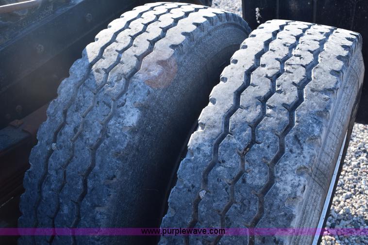 image for item E6154 1993 International 8100 winch truck