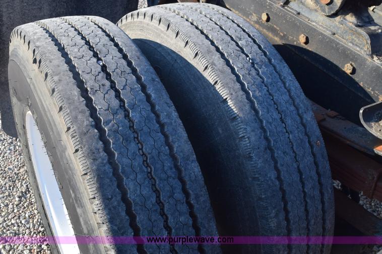 image for item E6154 1993 International 8100 winch truck