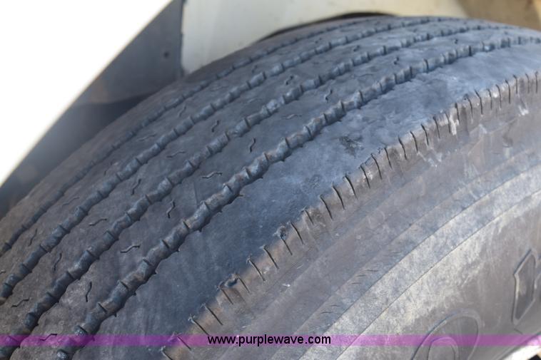 image for item E6154 1993 International 8100 winch truck