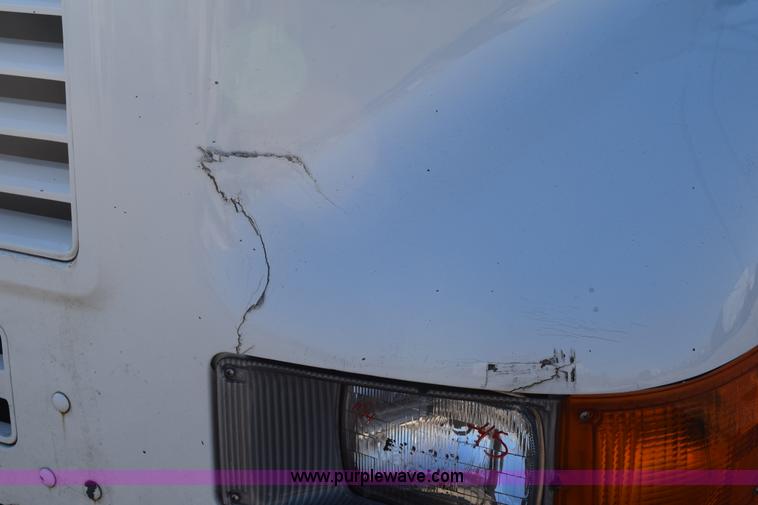 image for item E6154 1993 International 8100 winch truck