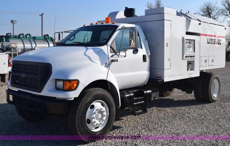 image for item E6155 2000 Ford F750 vacuum truck