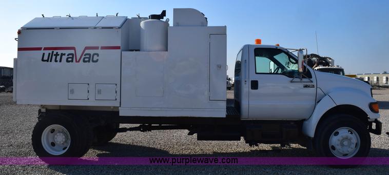 image for item E6155 2000 Ford F750 vacuum truck