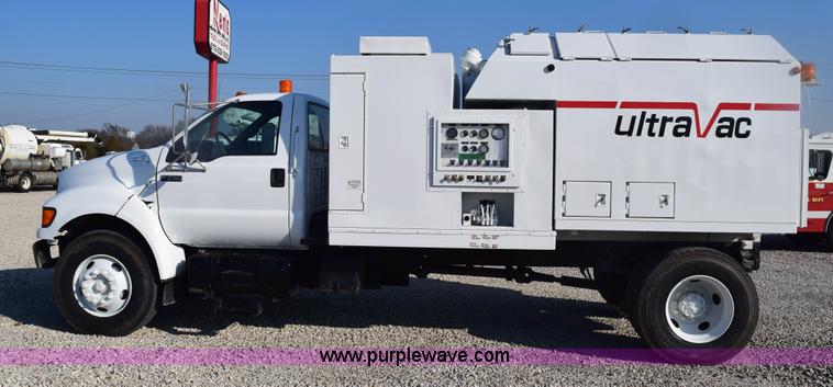 image for item E6155 2000 Ford F750 vacuum truck
