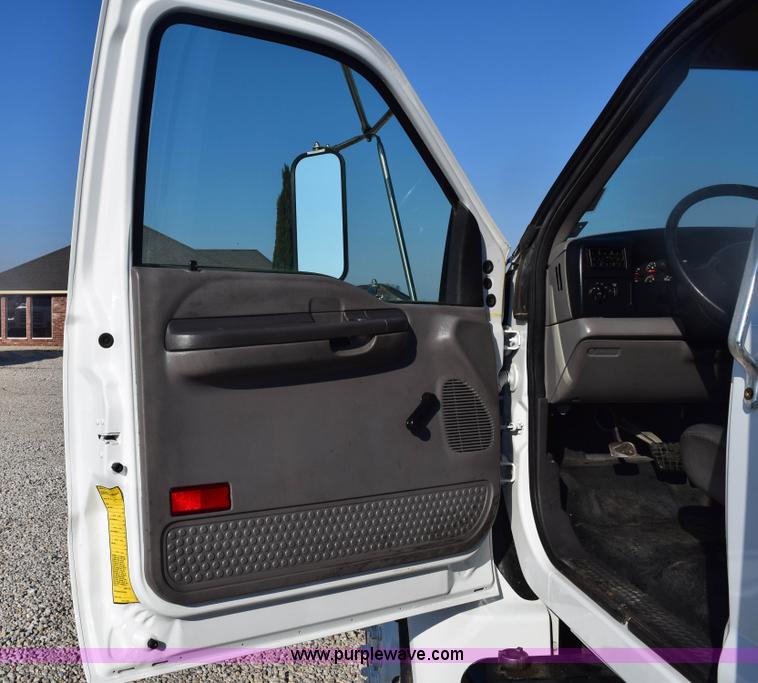 image for item E6155 2000 Ford F750 vacuum truck