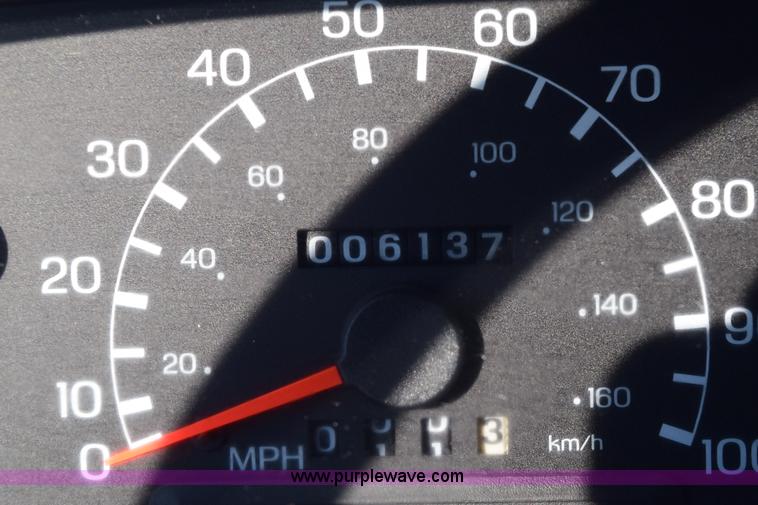 image for item E6155 2000 Ford F750 vacuum truck