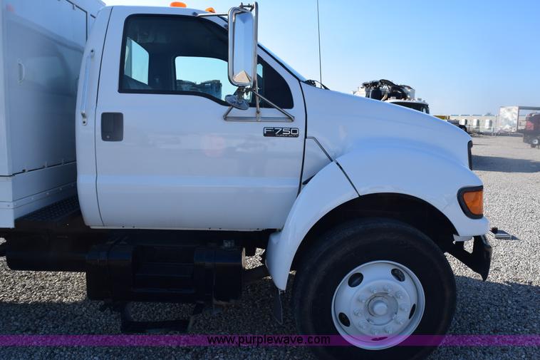 image for item E6155 2000 Ford F750 vacuum truck