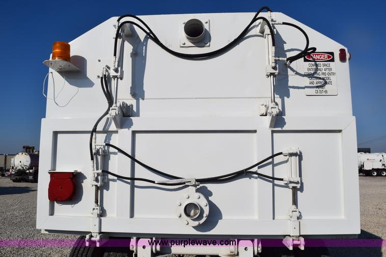 image for item E6155 2000 Ford F750 vacuum truck