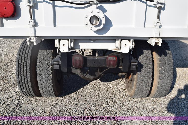 image for item E6155 2000 Ford F750 vacuum truck