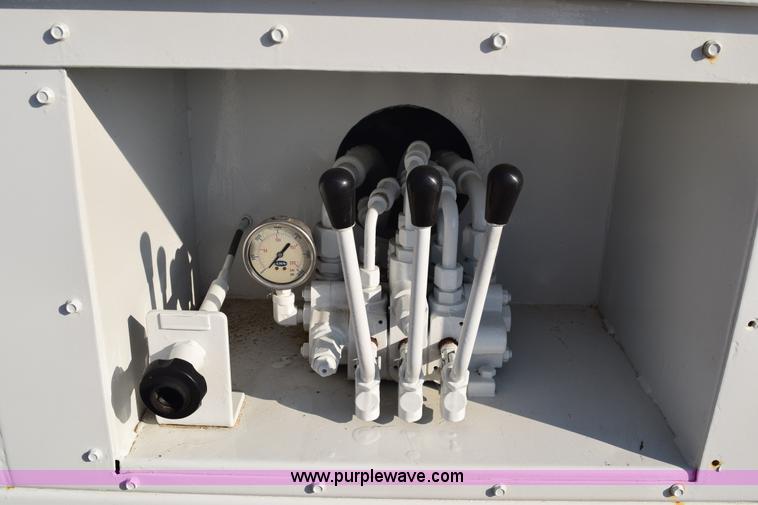 image for item E6155 2000 Ford F750 vacuum truck