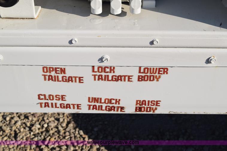 image for item E6155 2000 Ford F750 vacuum truck