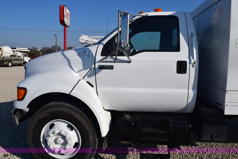 image for item E6155 2000 Ford F750 vacuum truck