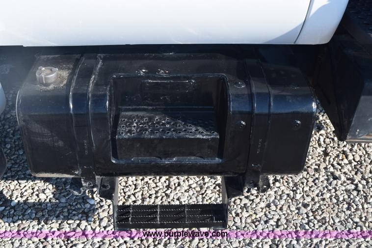 image for item E6155 2000 Ford F750 vacuum truck