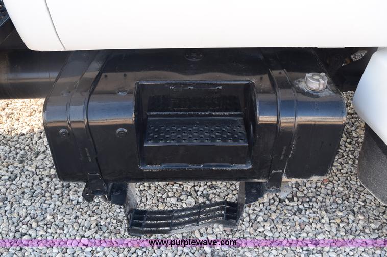 image for item E6155 2000 Ford F750 vacuum truck