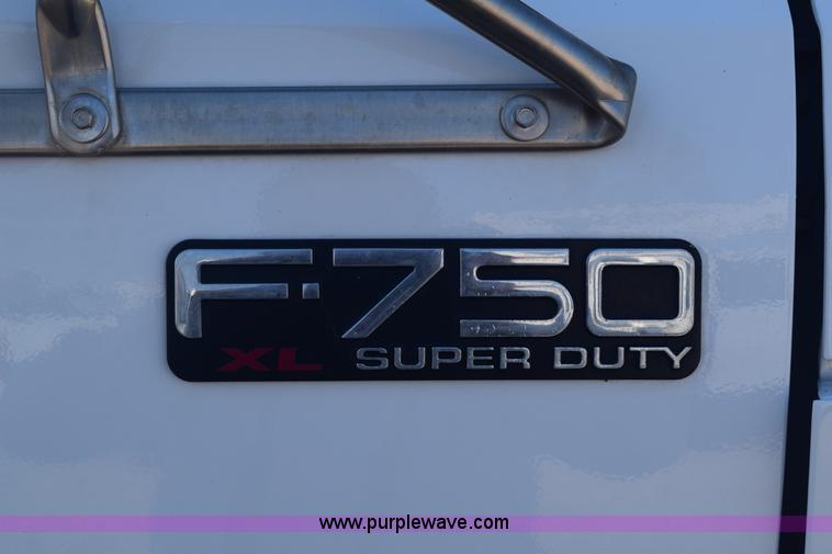 image for item E6155 2000 Ford F750 vacuum truck
