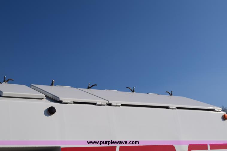 image for item E6155 2000 Ford F750 vacuum truck