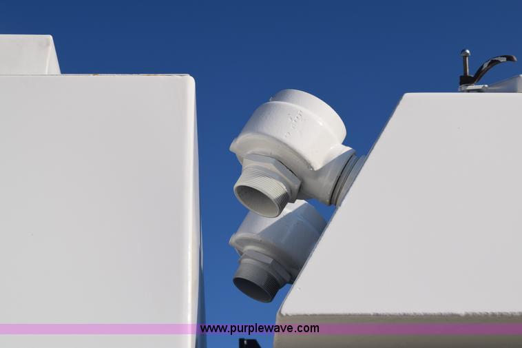 image for item E6155 2000 Ford F750 vacuum truck