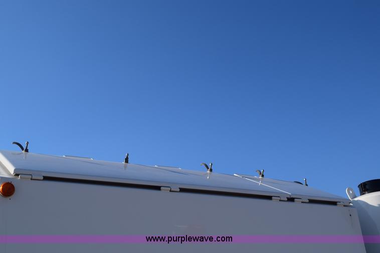 image for item E6155 2000 Ford F750 vacuum truck