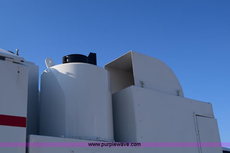 image for item E6155 2000 Ford F750 vacuum truck