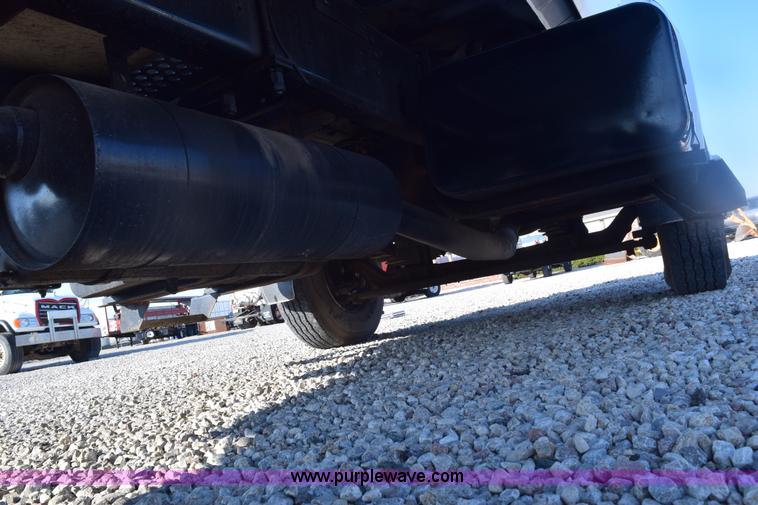 image for item E6155 2000 Ford F750 vacuum truck