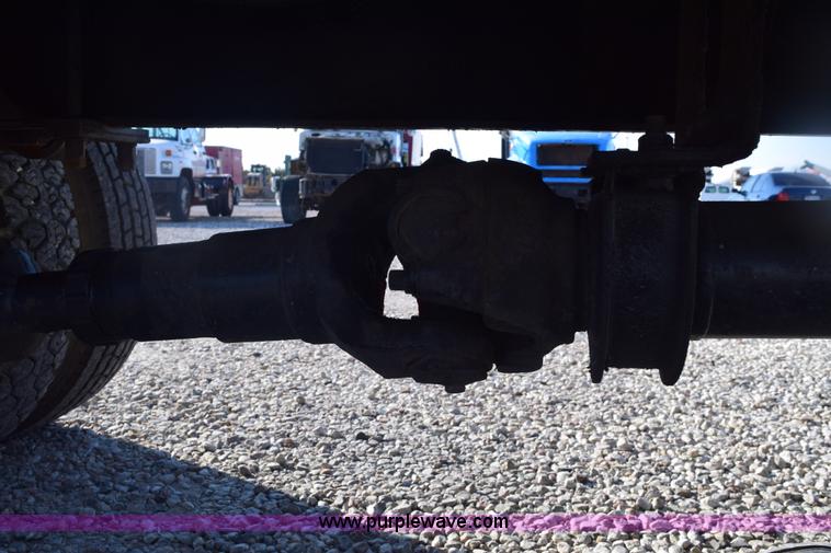 image for item E6155 2000 Ford F750 vacuum truck