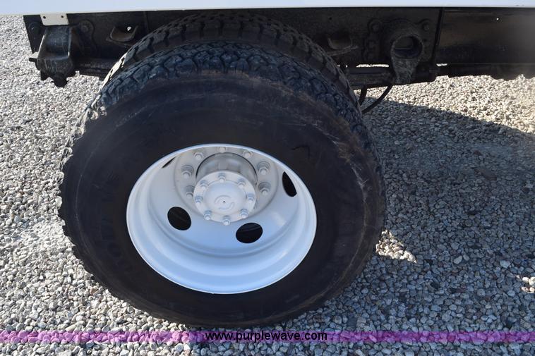 image for item E6155 2000 Ford F750 vacuum truck