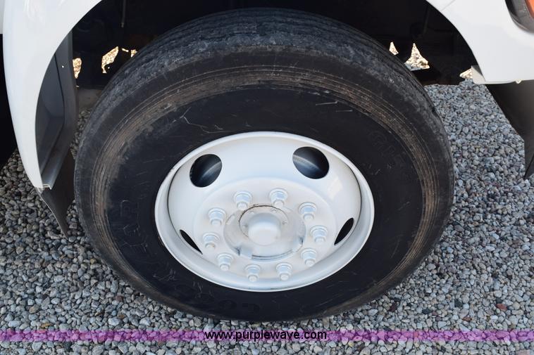 image for item E6155 2000 Ford F750 vacuum truck