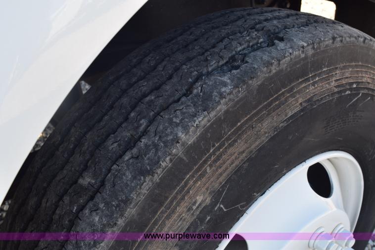 image for item E6155 2000 Ford F750 vacuum truck