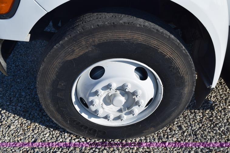 image for item E6155 2000 Ford F750 vacuum truck