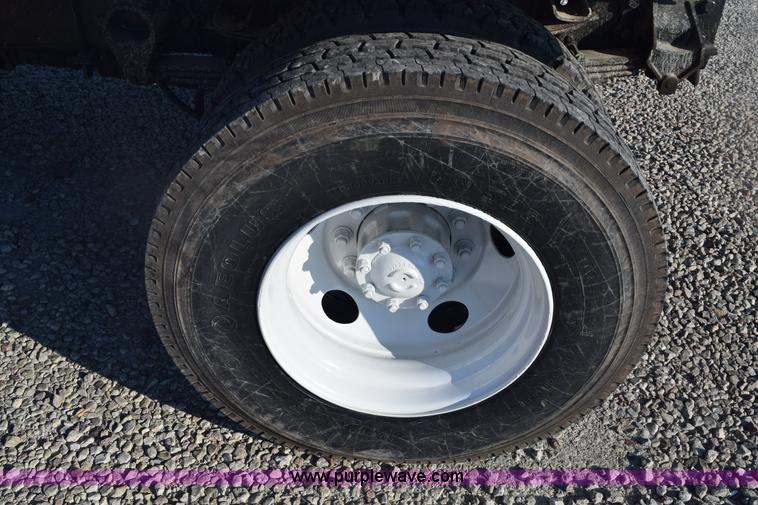 image for item E6155 2000 Ford F750 vacuum truck