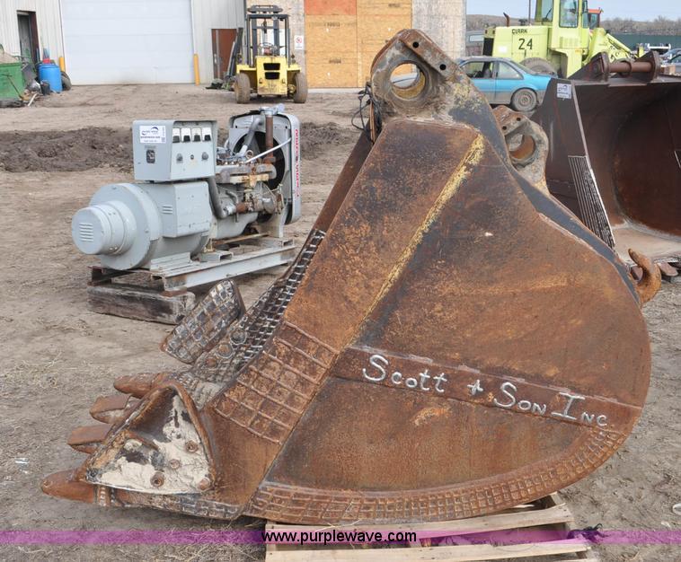 image for item F2195 Excavator bucket