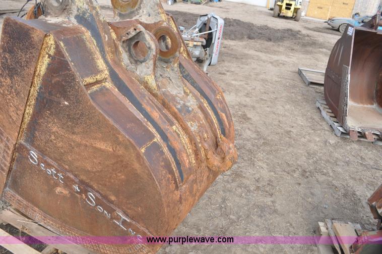 image for item F2195 Excavator bucket