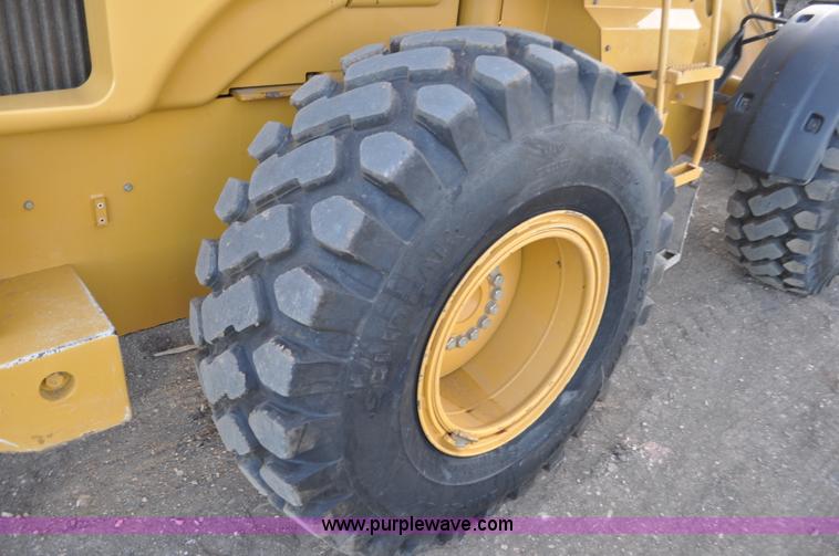 image for item F2198 2005 Caterpillar 930G wheel loader