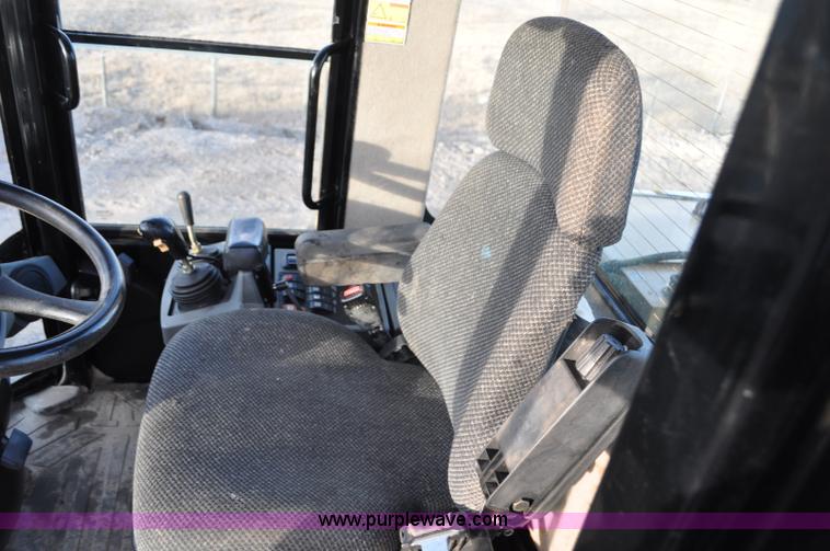 image for item F2198 2005 Caterpillar 930G wheel loader