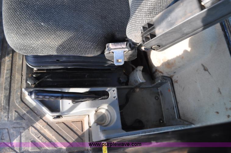 image for item F2198 2005 Caterpillar 930G wheel loader