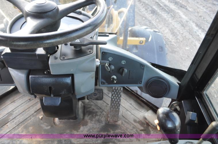 image for item F2198 2005 Caterpillar 930G wheel loader