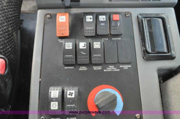 image for item F2198 2005 Caterpillar 930G wheel loader