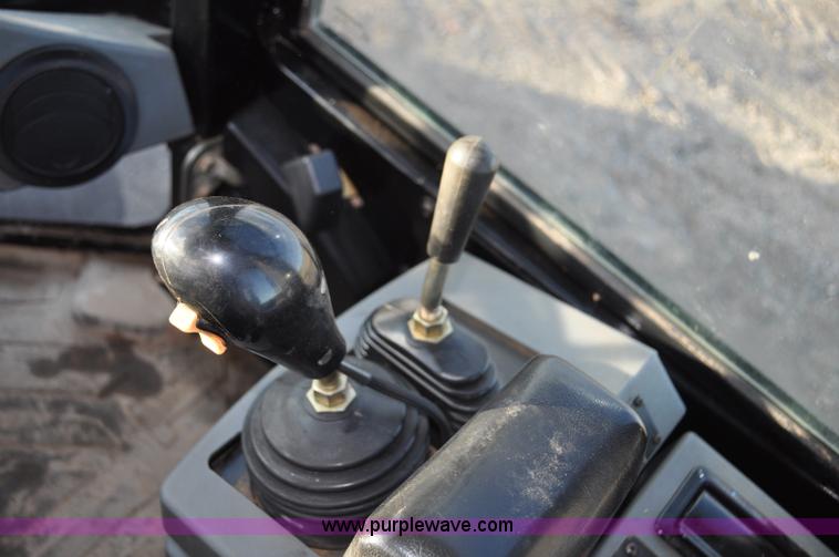 image for item F2198 2005 Caterpillar 930G wheel loader