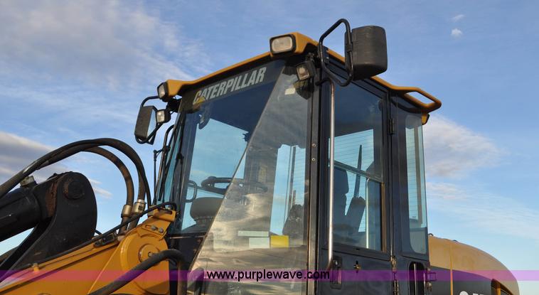 image for item F2198 2005 Caterpillar 930G wheel loader