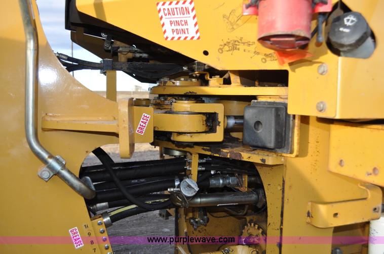 image for item F2198 2005 Caterpillar 930G wheel loader