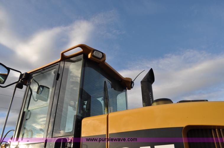 image for item F2198 2005 Caterpillar 930G wheel loader