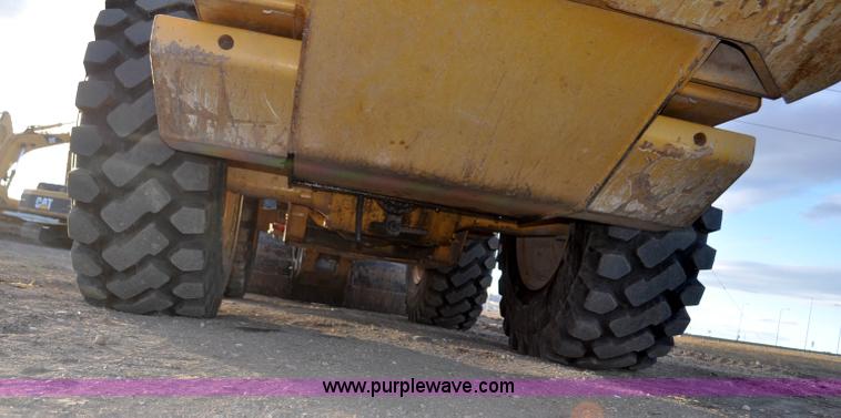 image for item F2198 2005 Caterpillar 930G wheel loader