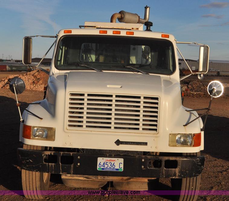 image for item F2199 1994 International 4600 sweeper