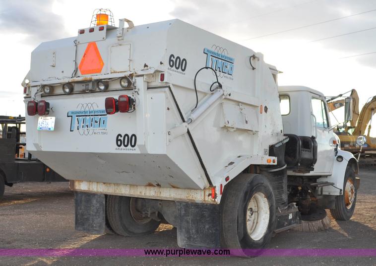 image for item F2199 1994 International 4600 sweeper