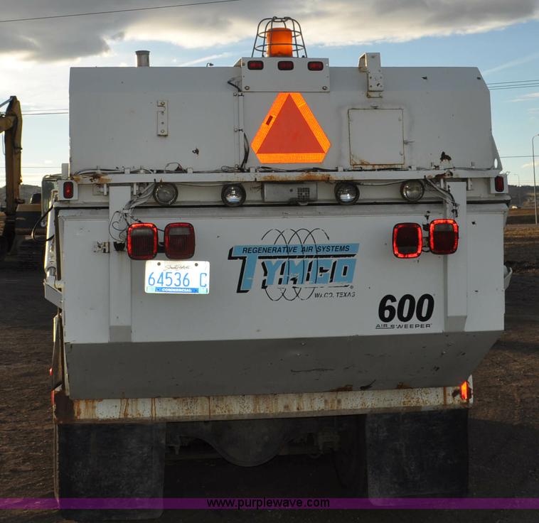 image for item F2199 1994 International 4600 sweeper