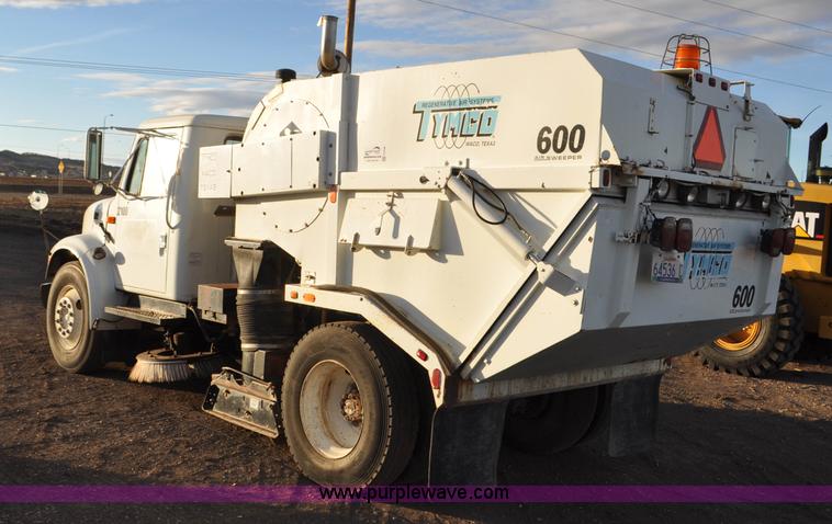 image for item F2199 1994 International 4600 sweeper
