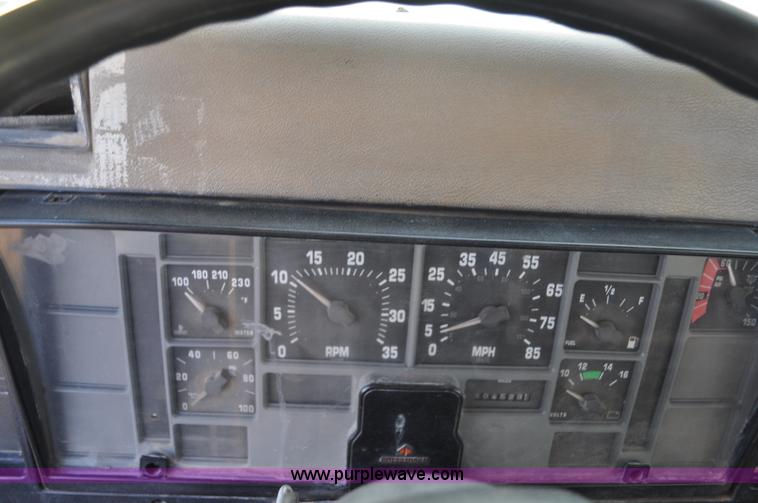 image for item F2199 1994 International 4600 sweeper