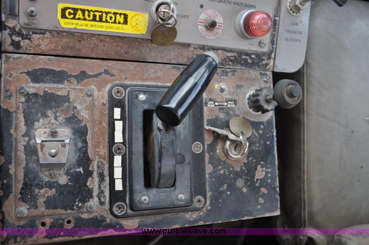 image for item F2199 1994 International 4600 sweeper