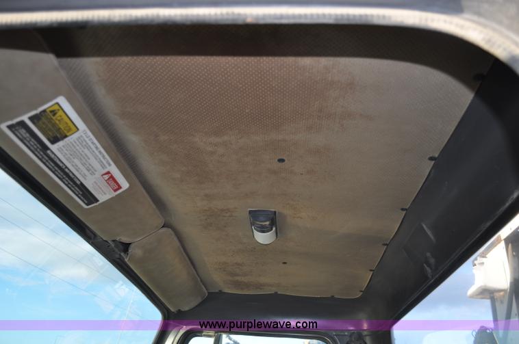 image for item F2199 1994 International 4600 sweeper